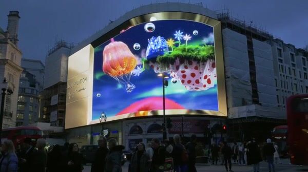 Louis Vuitton x Yayoi Kusama Art Extends Beyond Screen