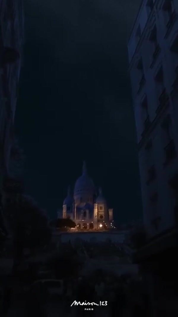 Maison 123 Sky Lanterns Rise at Basilica