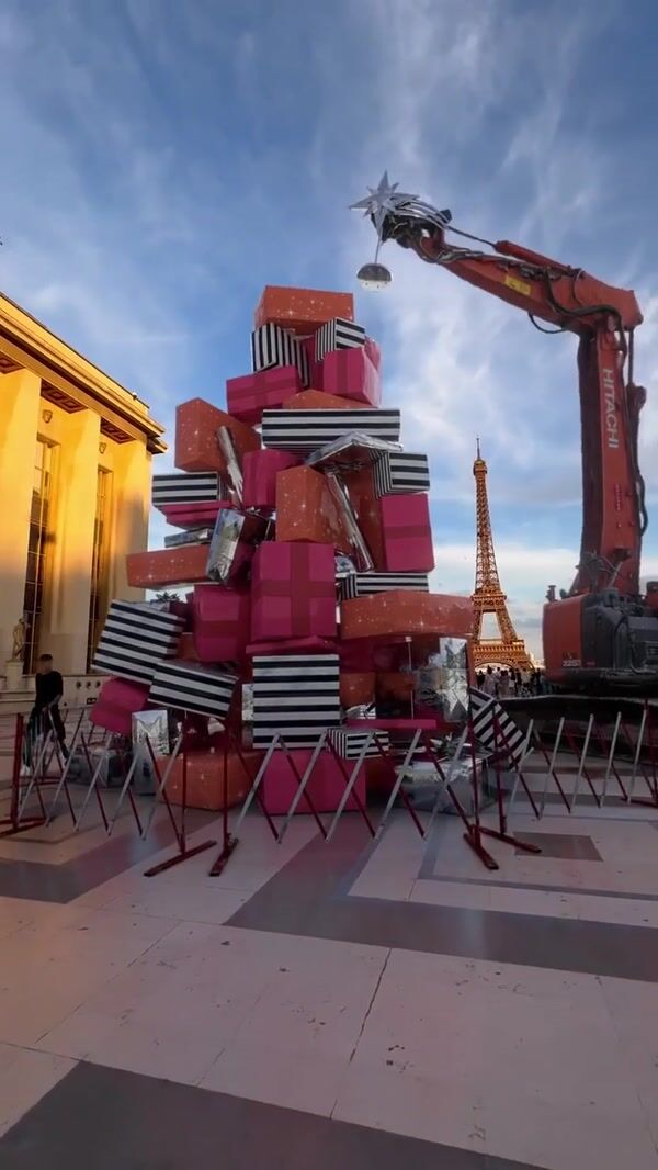 Sephora Crane Puts Star on Stacked Gift Boxes
