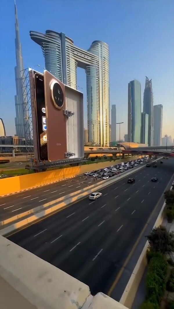 Honor Flip Phone Installation at Roadside in Dubai