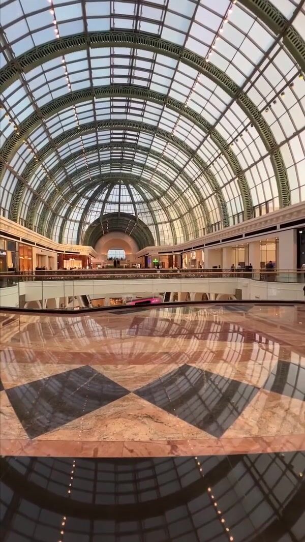Mall of the Emirates Robot Gives Rewards from Phone