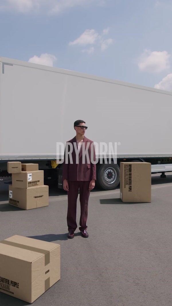 Drykorn Inflatables Pop From Package Boxes