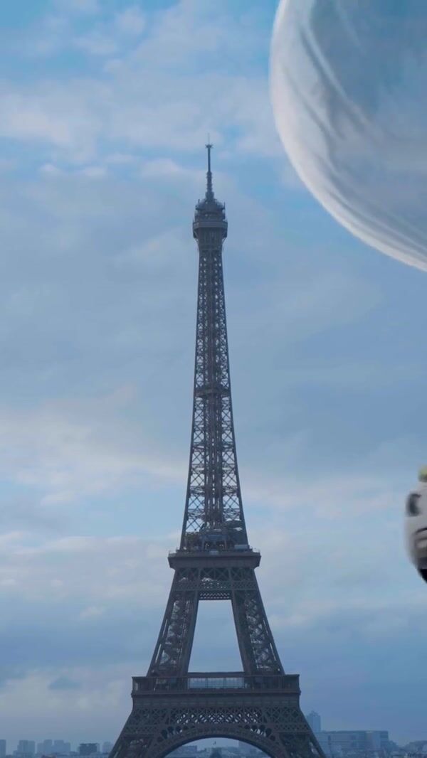 Citroën Hot Air Balloons Carry Cars in Paris
