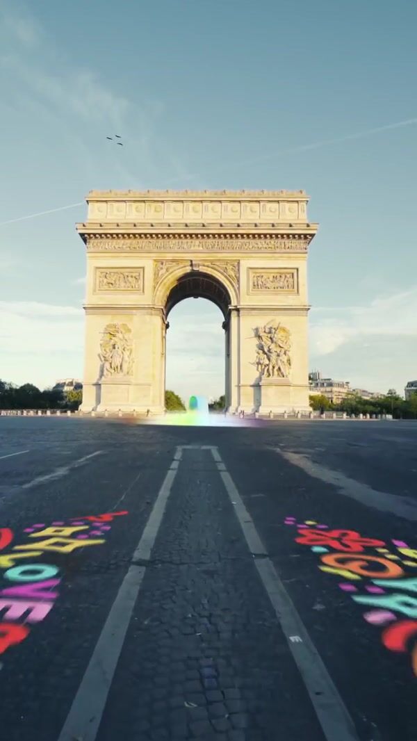 Waterdrop Giant Tumbler at Arc de Triomphe