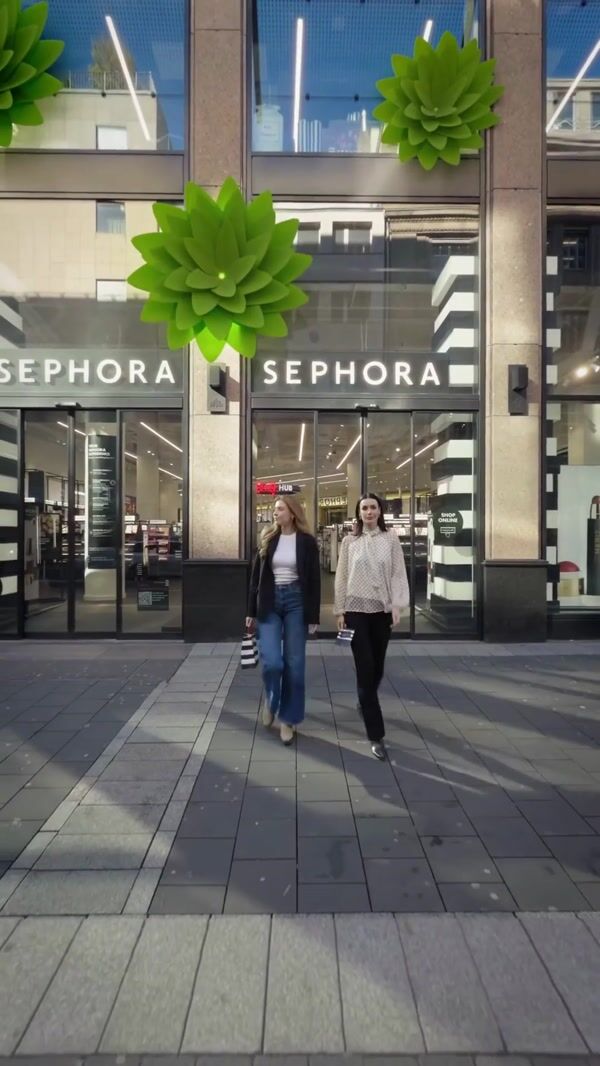 Sephora Card Activates Giant Stepping Platforms
