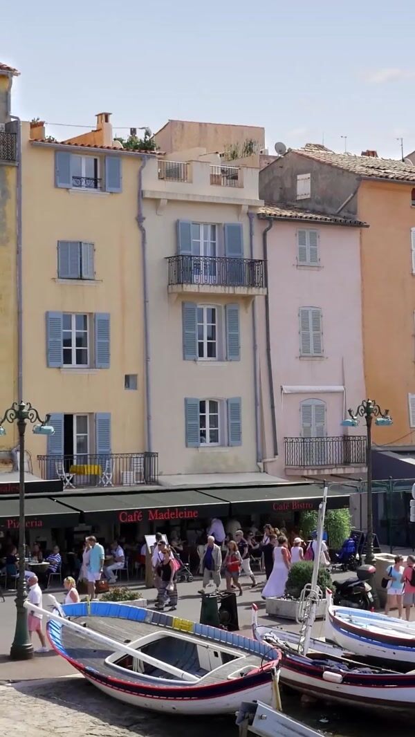 Banque Populaire Flowers Bloom on Apartment