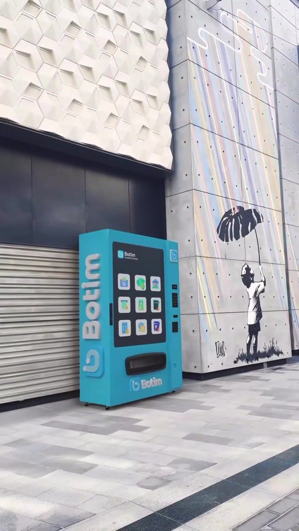 Botim Man Gets Card from Vending Machine