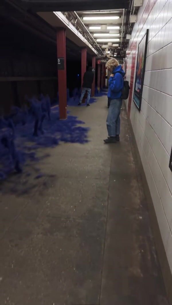 Solo Leveling Blue Smoke Spreading on Subway