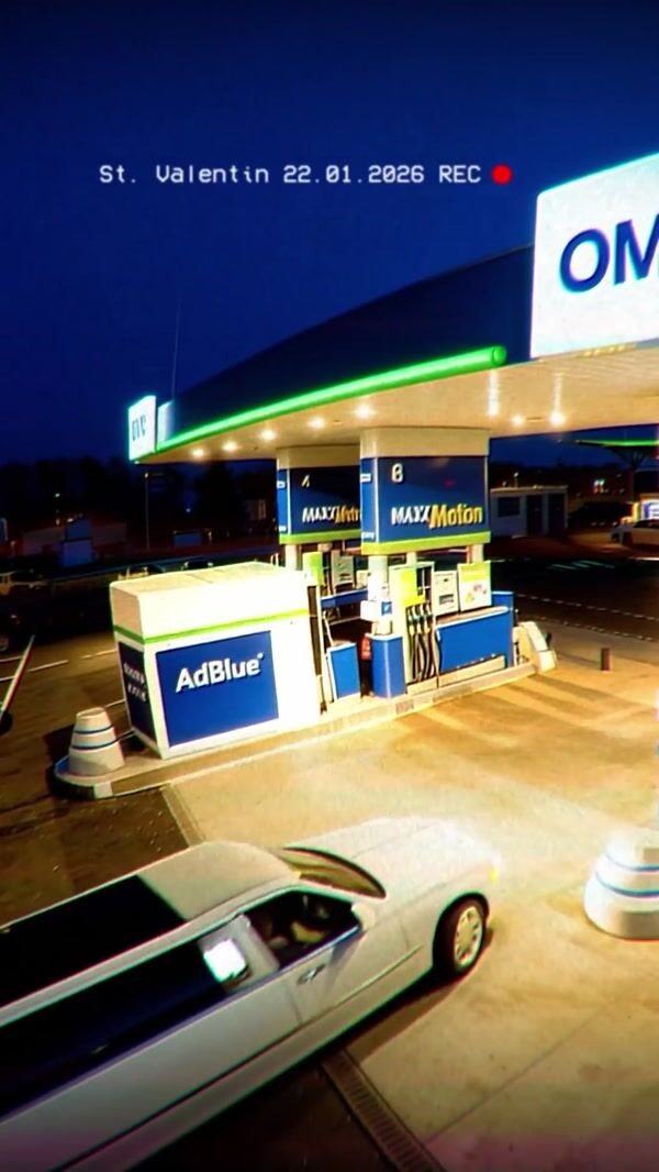 OMV Giant Croissant Rides Limousine