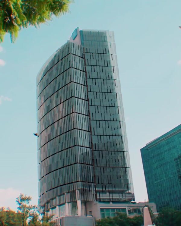 Sony Pictures Chainsaw Breaks Through Reforma 342