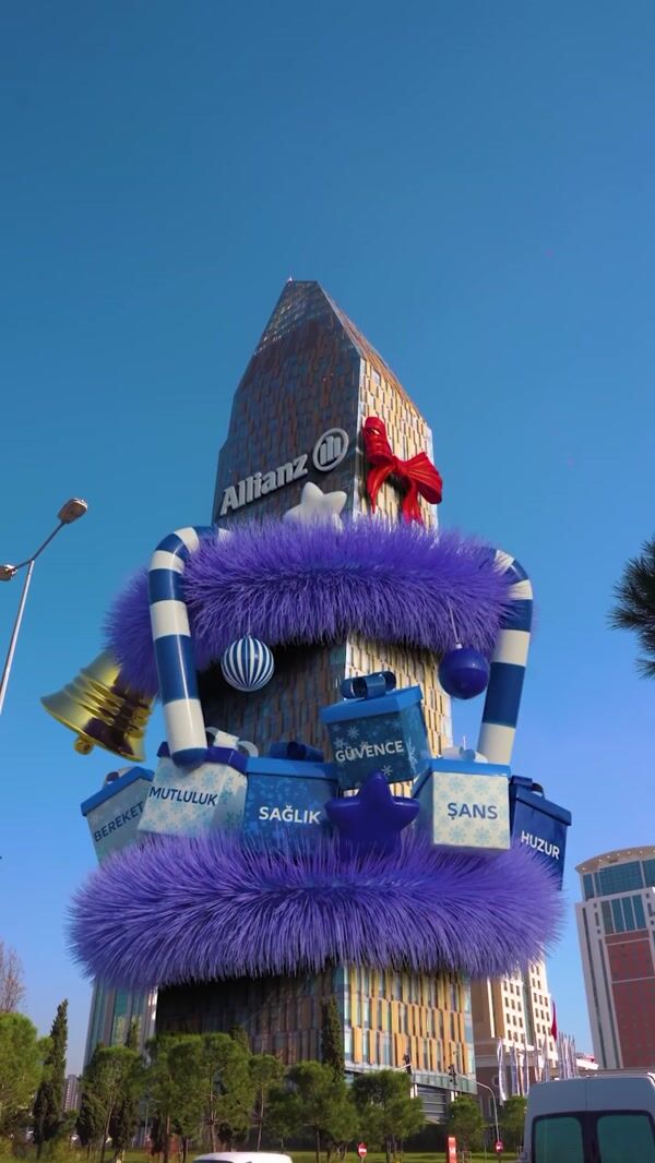 Allianz Tower Turns to Christmas Tree in Turkey
