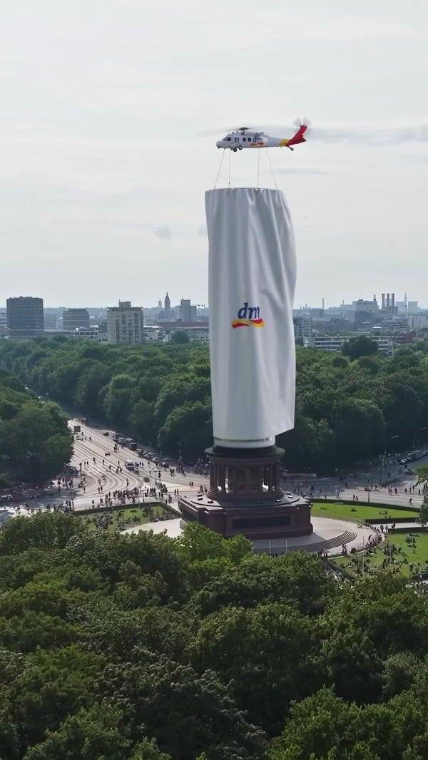 DM Helicopter Unveils Shampoo Monument