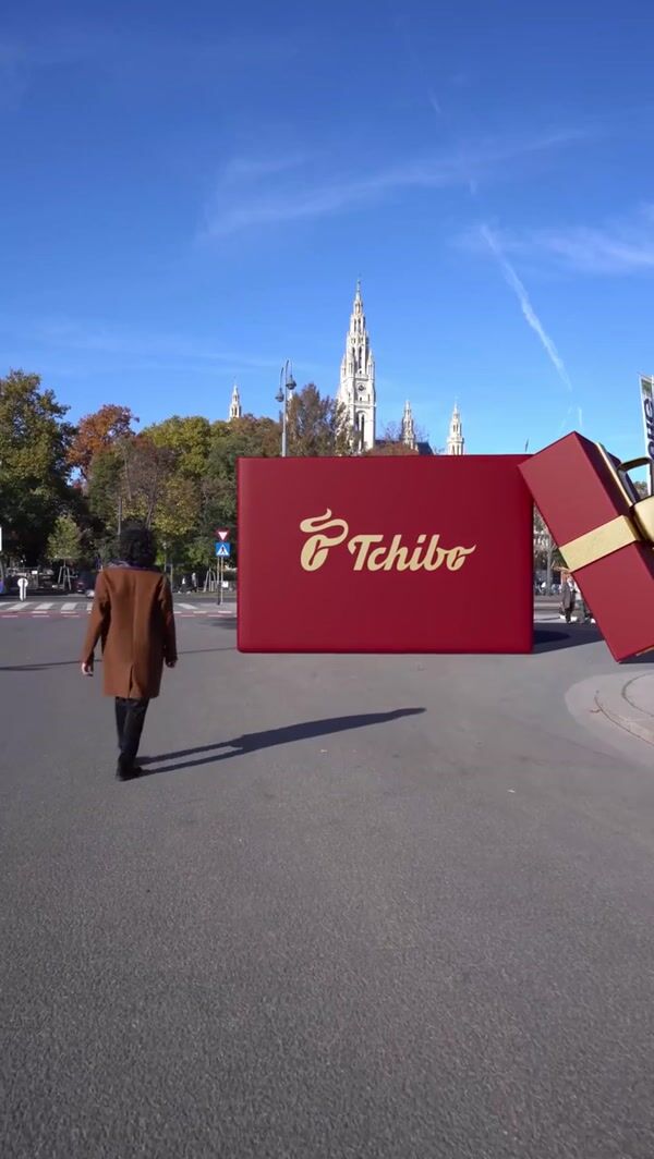 Tchibo Green Gift Boxes Spilled on the Street