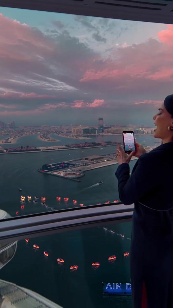 Ain Dubai Glowing Boats Form Heart and Arrow
