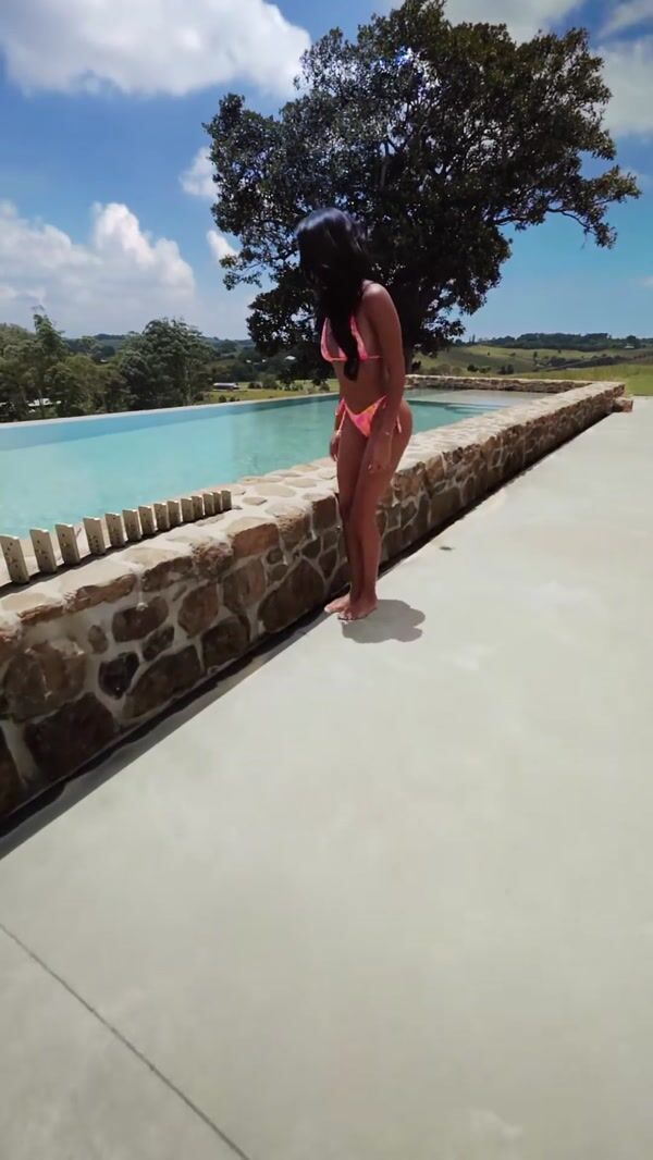 Kulani Kinis Progressive Dominoes at Poolside