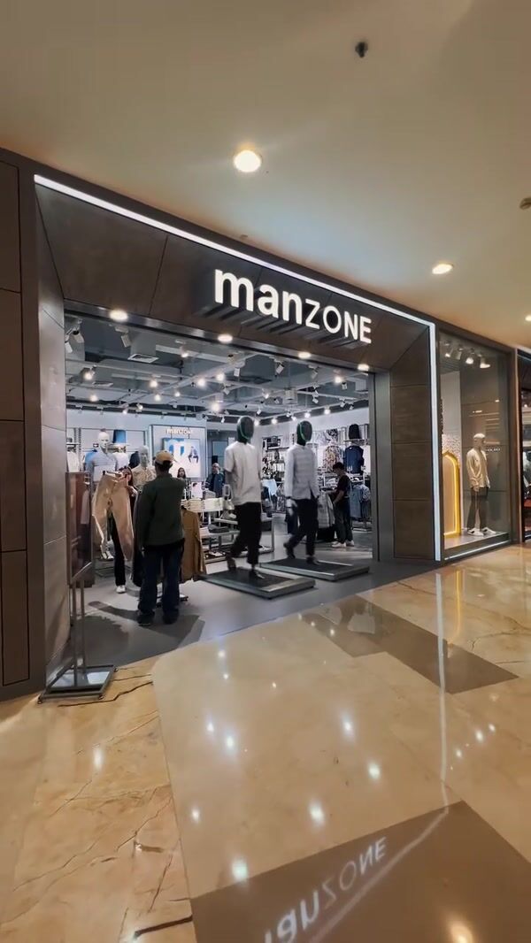 Manzone Robot Mannequins on Treadmills