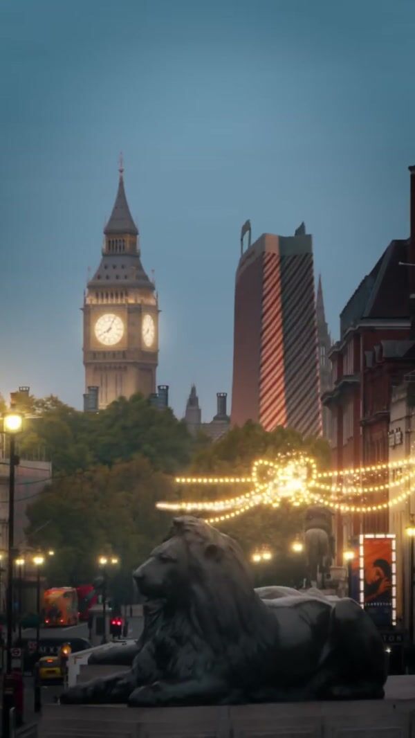 Primark Giant Shopping Bag Lights Up London