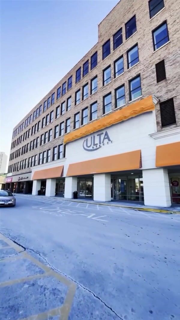 L'Oréal Paris Orange Poster Rolls Down at Ulta Store