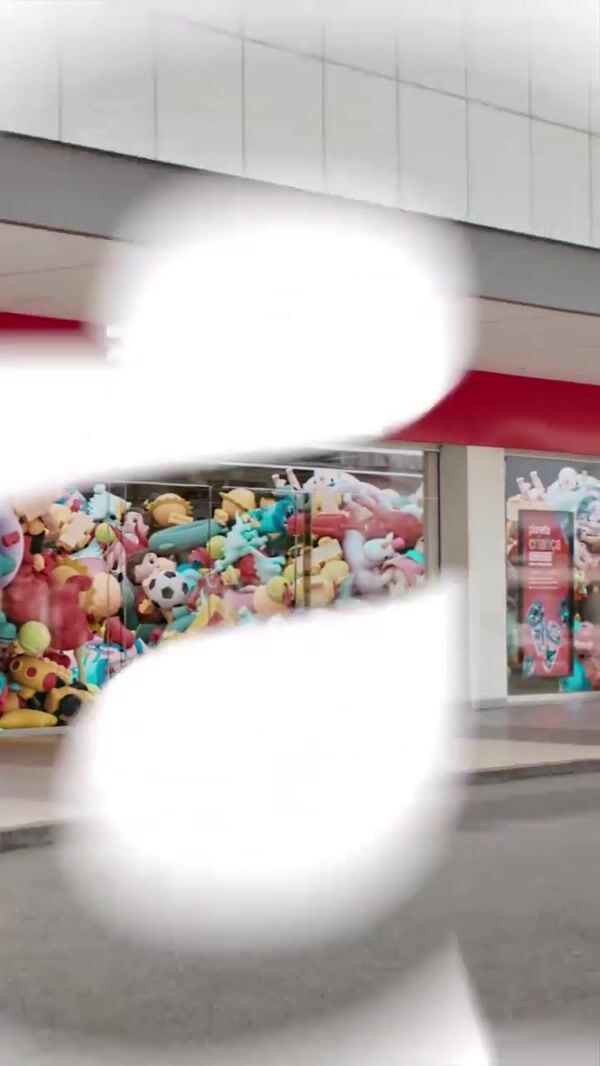 Americanas Basket Flies Out of Toy-Filled Store
