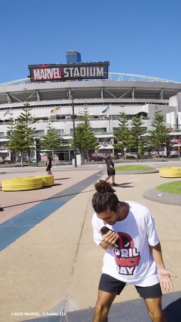 Marvel Deadpool Flashy Rising from Stadium