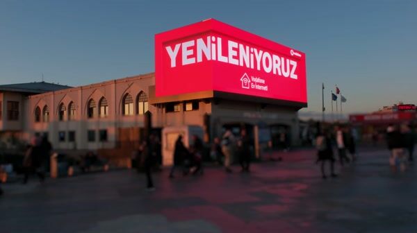 Vodafone Modem Twists and Floats Beyond Billboard