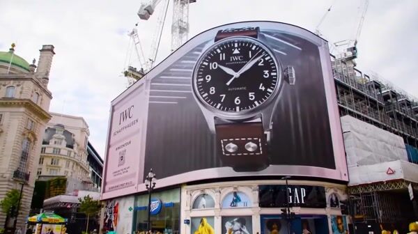IWC Big Pilot Watch Rotates to Show Full Design