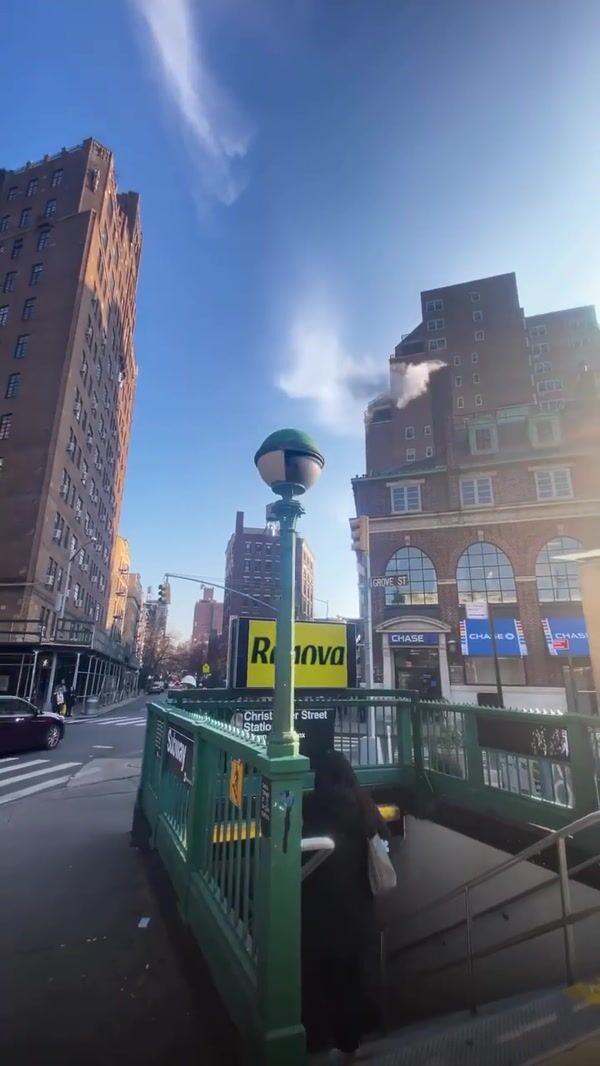 Renova Colored Toilet Paper Streams from Subway Lamp Post