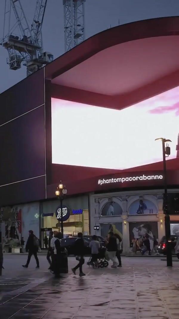 Rabanne Robot Balances on Screen Edge