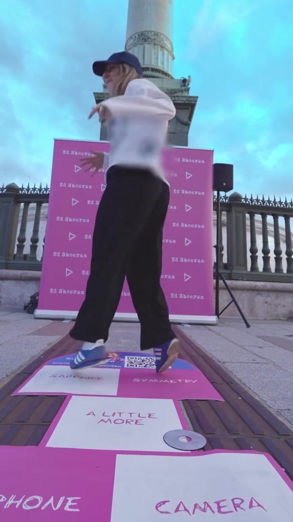 Warner Music Paris Landmarks Turn Pink