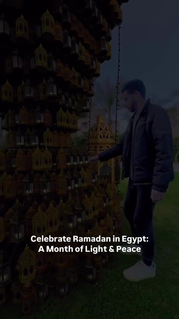 Cairo Spots Stacked Lanterns Light Up at Night