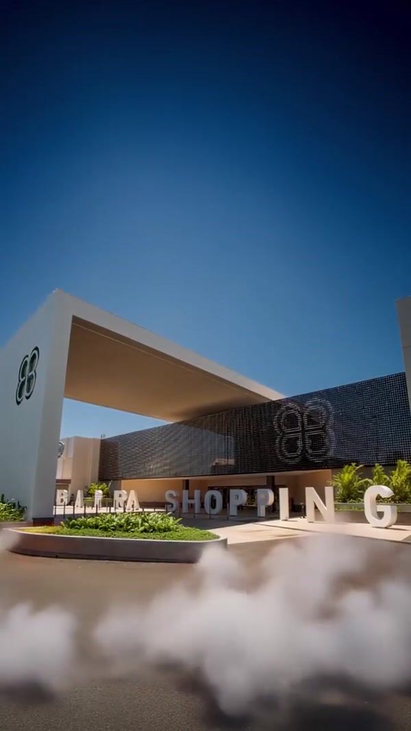 Barra Shopping Portal to "Upside Down World" Opens