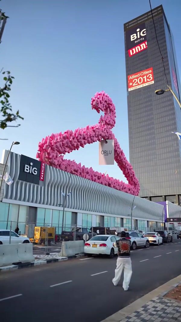 or lu sense Giant Hanger Covered in Pink Bows