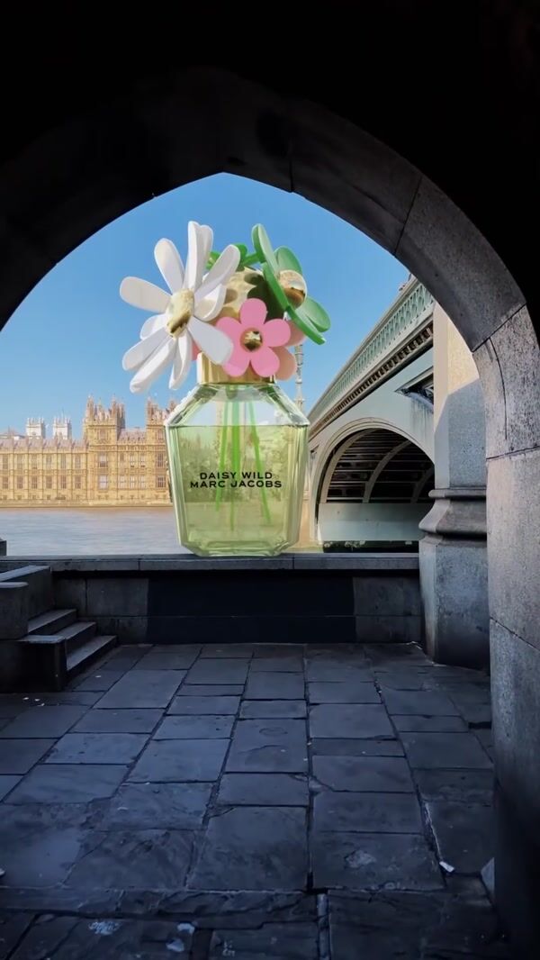 Marc Jacobs Giant Perfume Transforms London View