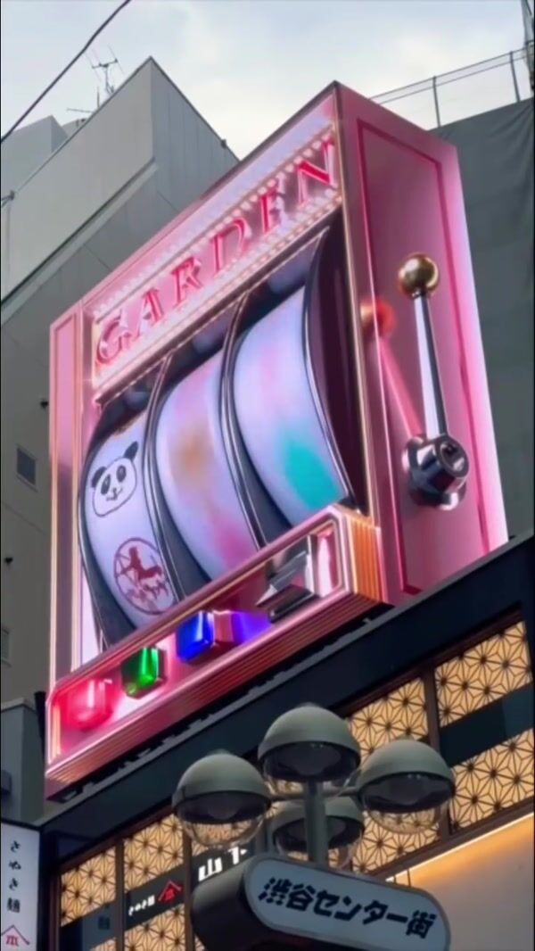 Panda Plays Slot Machine