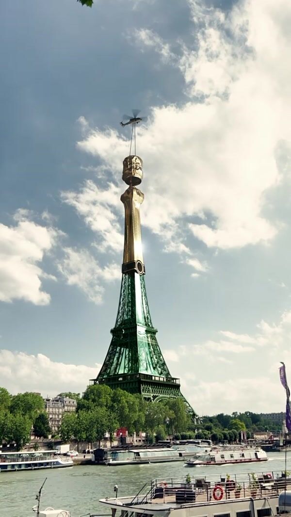 Moët Hennessy Corking Eiffel Tower Bottle