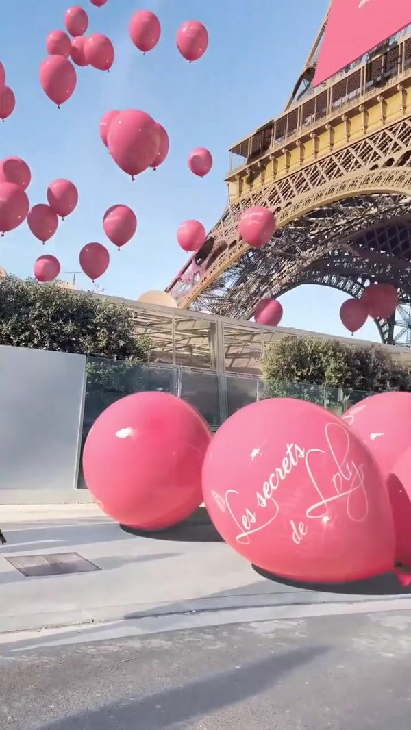 Les Secrets de Loly Balloons Turn Eiffel Tower Pink