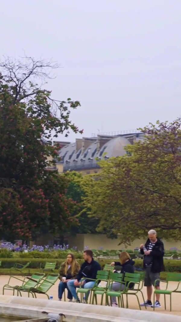 Gillette Statue Shaves in Jardin des Tuileries