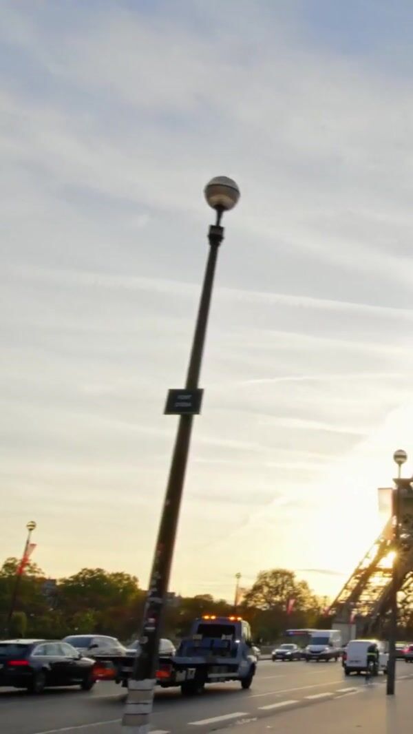 Lay’s Messi Chips Leaning on Eiffel Tower