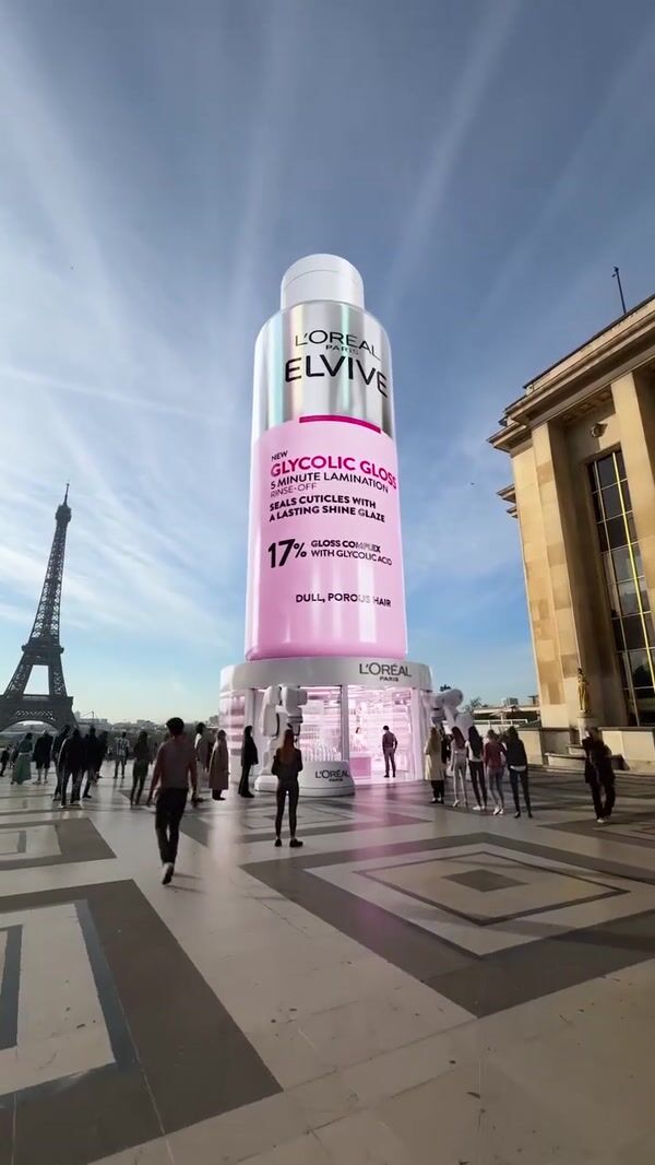 L'Oréal Paris Giant Serum Bottle Pop-up Store
