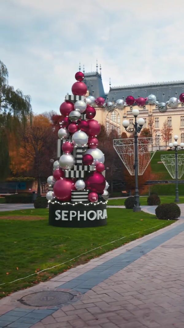 Sephora Christmas Balls Fell From the Roof