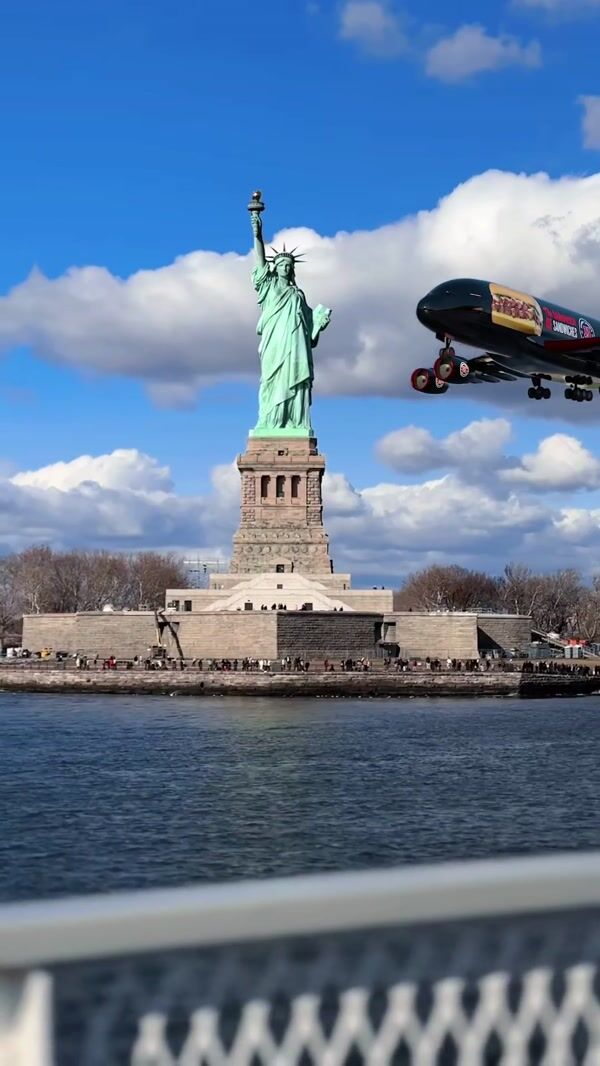 Jimmy John’s Brand’s Airplane Lands in Dubai Airport
