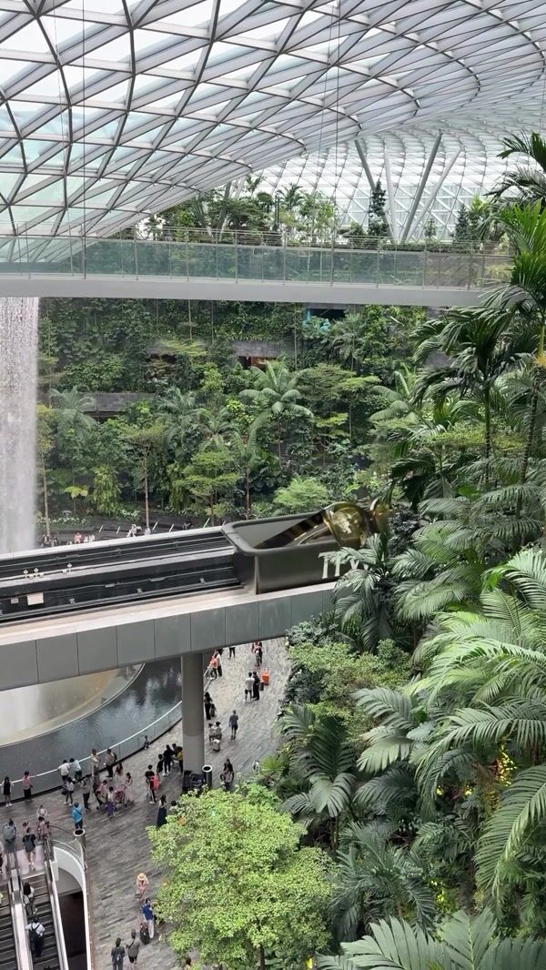 TFWA Giant Items Move Along Skytrain Tracks