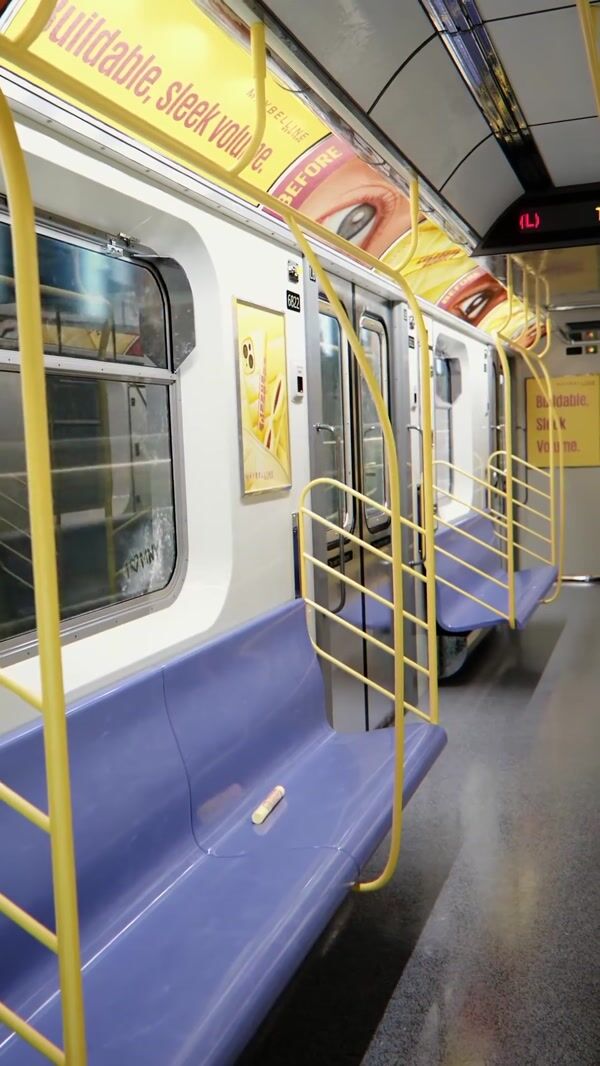 Maybelline Giant Mascara Inflated Inside Train