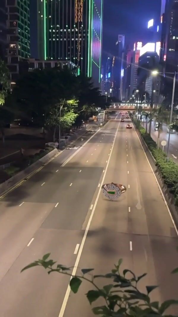 Reis Giant Ring Dodging Traffic in City
