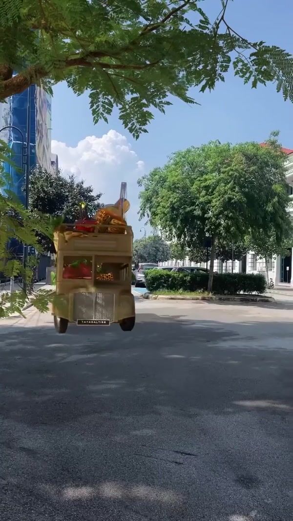 Tatagaltier x Loucase Honey Bus in Urban Streets