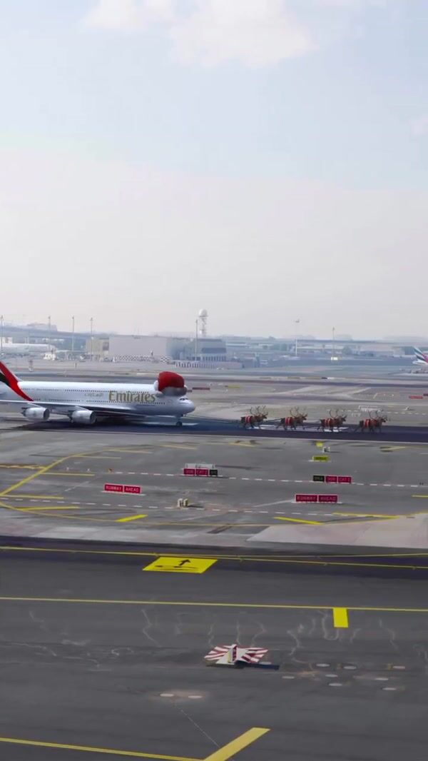 Emirates Christmas Airplane Pulled by Reindeers