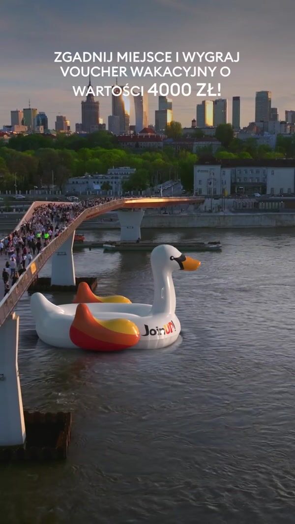 Join UP! Inflatable Swan in the Vistula River