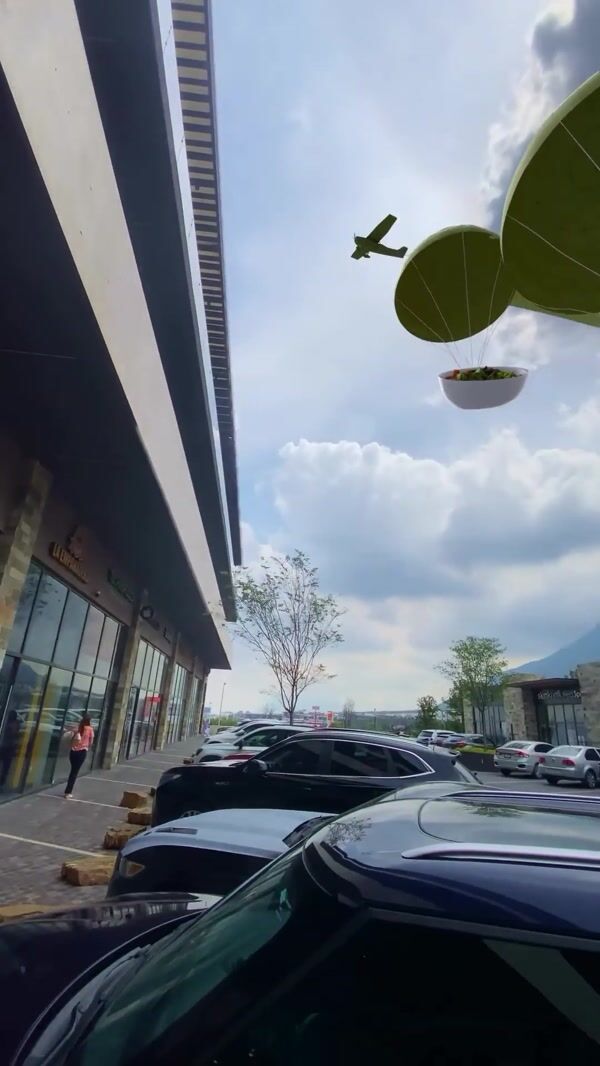 Boru Giant Bowls Land by Parachute