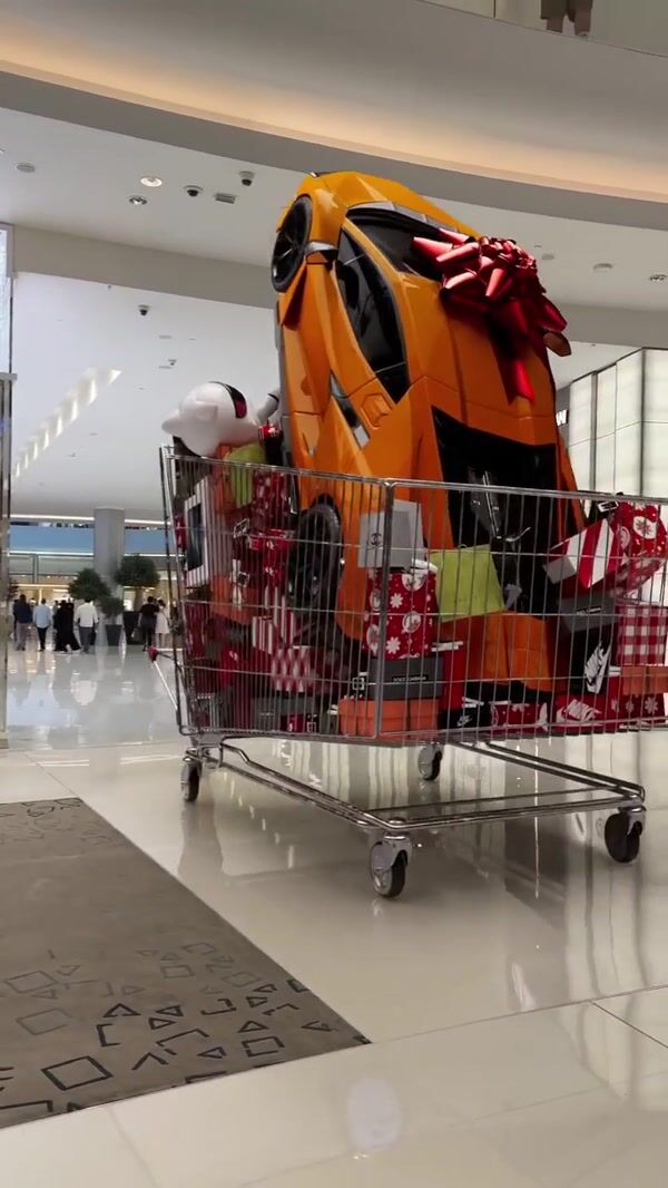 Lamborghini in Giant Shopping Cart in Dubai Mall