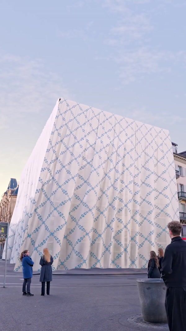Confiserie Sprüngli Giant Cloth Unveils Store